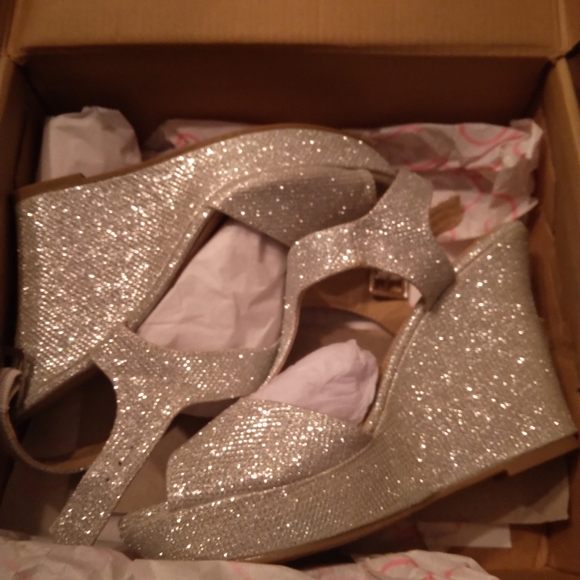Brand New Sparkle shoes - Picture 1 of 9